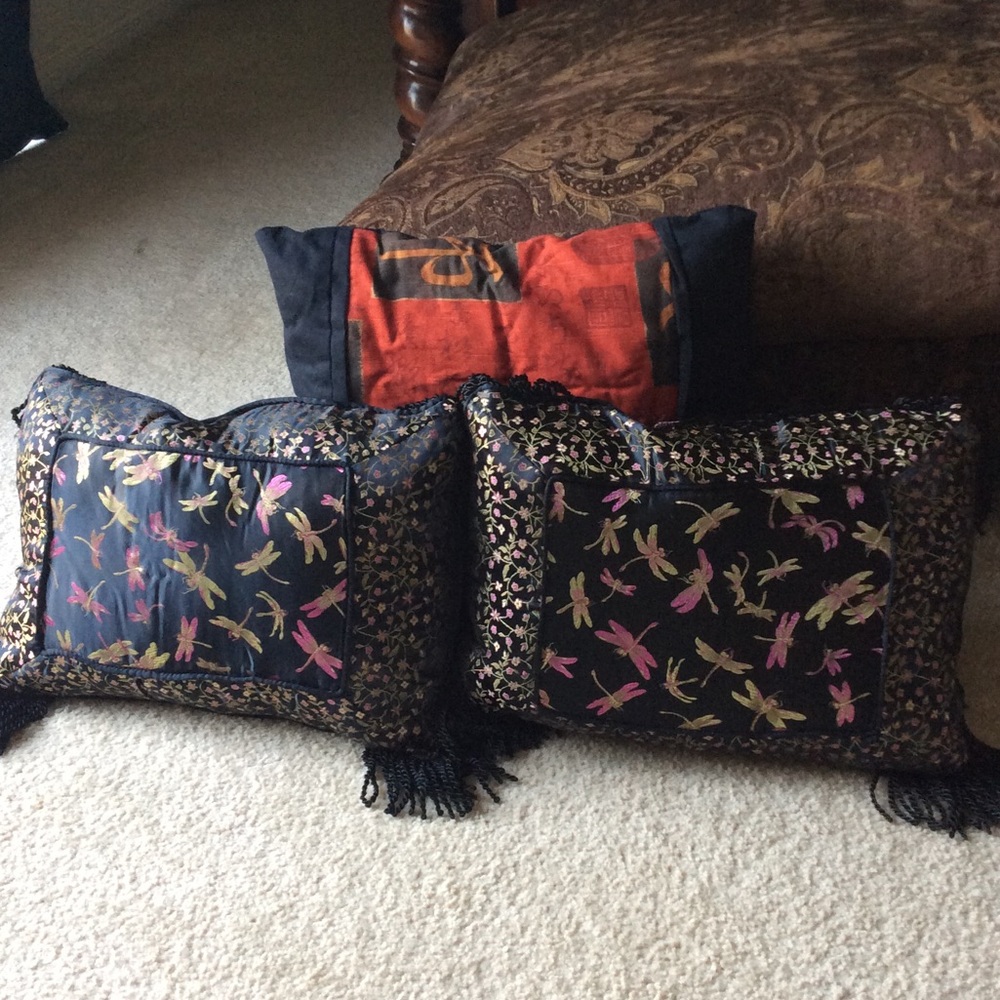 Set of 3 throw pillows